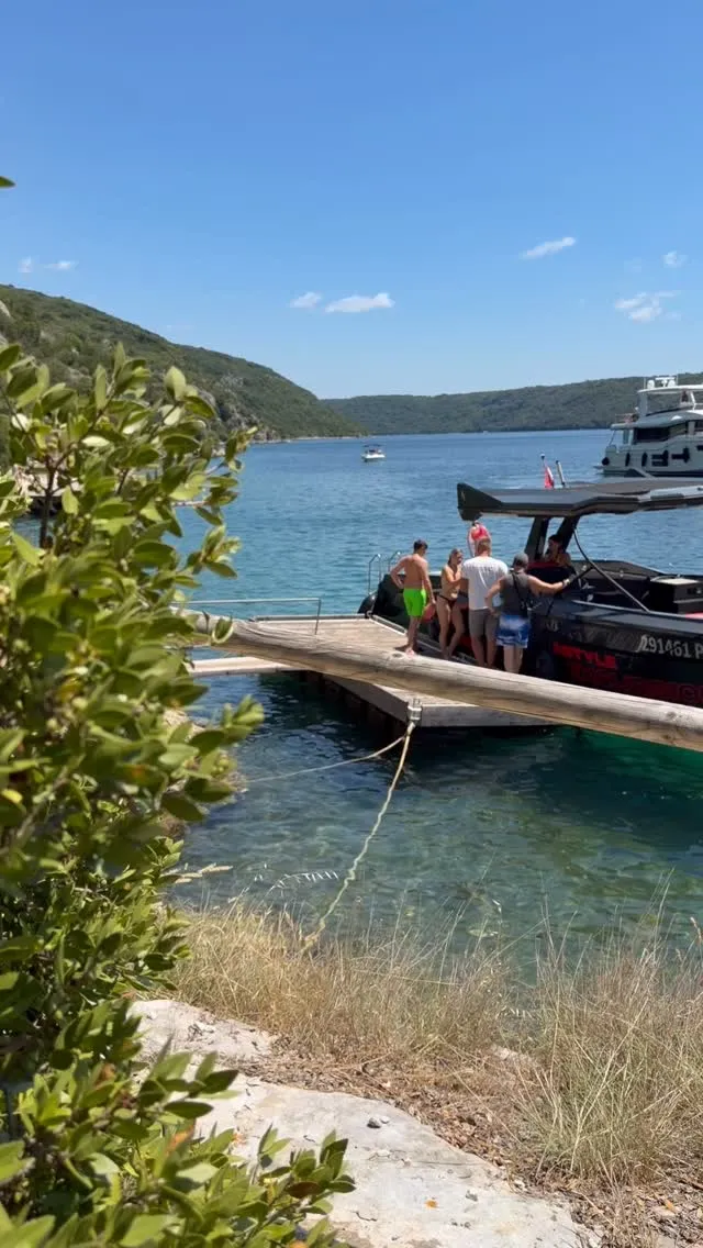 Jahta Astyle Marine u punoj brzini na moru